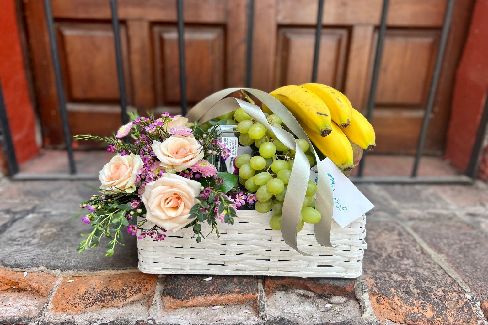 FLORES Y FRUTAS